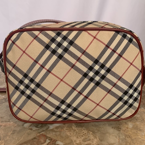 ❤️❤️SOLD❤️❤️Burberry blue label crossbody camera bag - Picture 2 of 11
